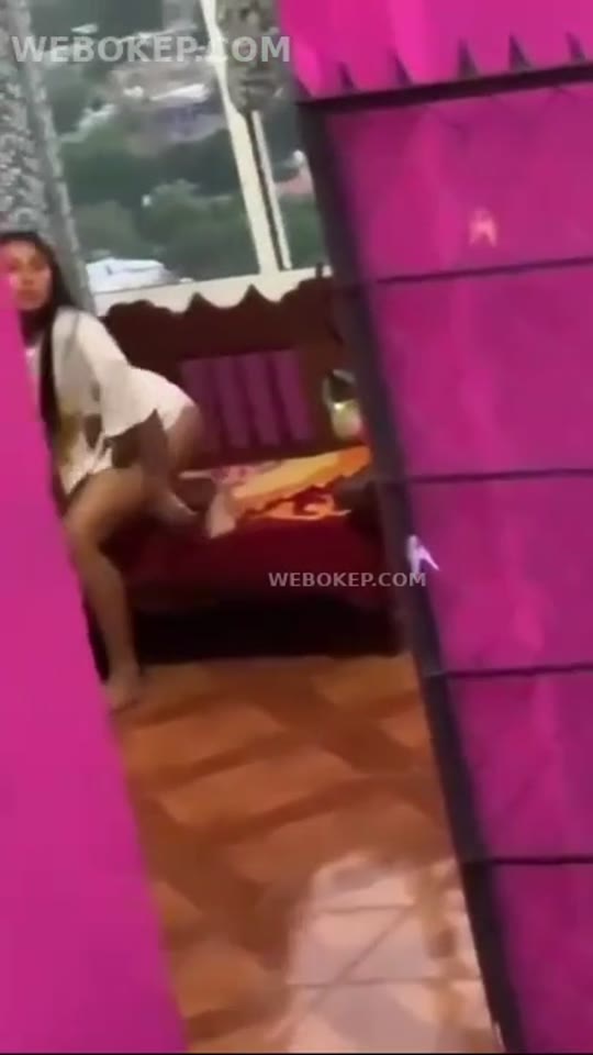 Ketauan Ngintip Cewek Lagi Colmek Eh Malah Diajakin Ngewe